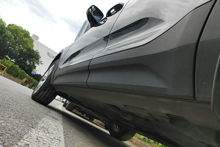 Used Volvo XC40 2021 T4 4x4 SmartDrive Fashion Edition Left Side Sill