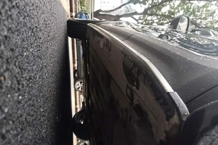 Used Volvo XC40 2021 T4 4x4 SmartDrive Fashion Edition Left Side Sill
