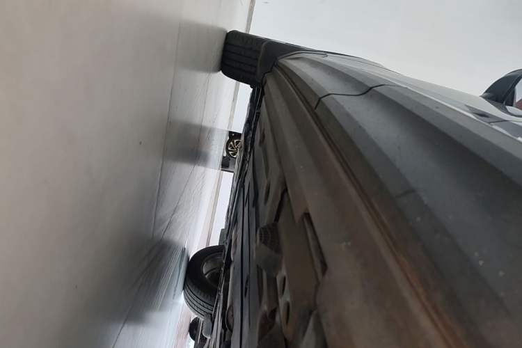 Used Volvo XC40 2021 T4 4x4 SmartDrive Fashion Edition Left Side Sill