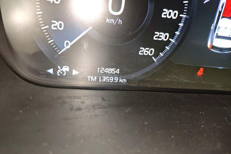 Used Volvo XC40 2021 T4 Four-Wheel Drive Smart Luxury Edition Odometer Close Up