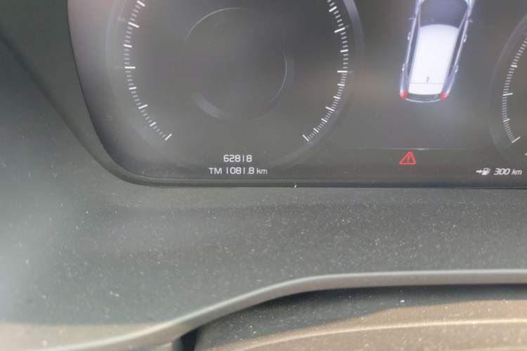Used Volvo XC40 2021 T4 4x4 SmartDrive Fashion Edition Odometer Close Up