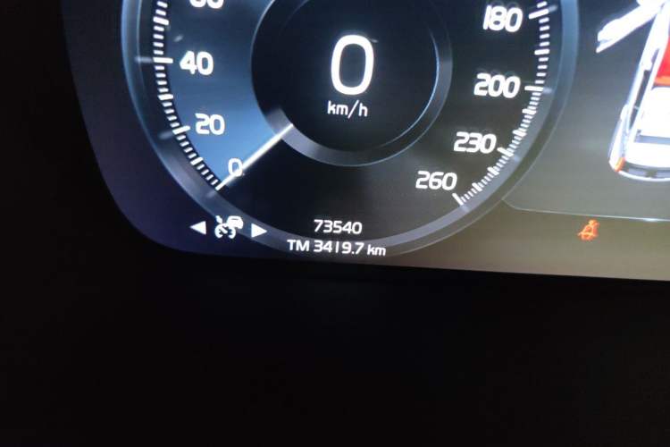 Used Volvo XC40 2021 T4 Four-Wheel Drive Smart Luxury Edition Odometer Close Up