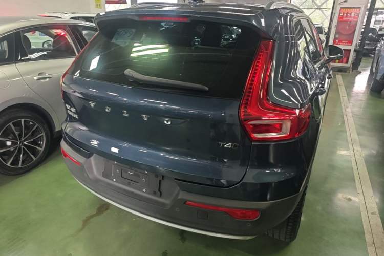 Used Volvo XC40 2021 T4 Four-Wheel Drive Smart Luxury Edition Rear Right 45 Deg