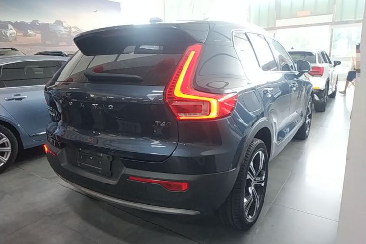 Used Volvo XC40 2021 T4 Four-Wheel Drive Smart Luxury Edition Rear Right 45 Deg