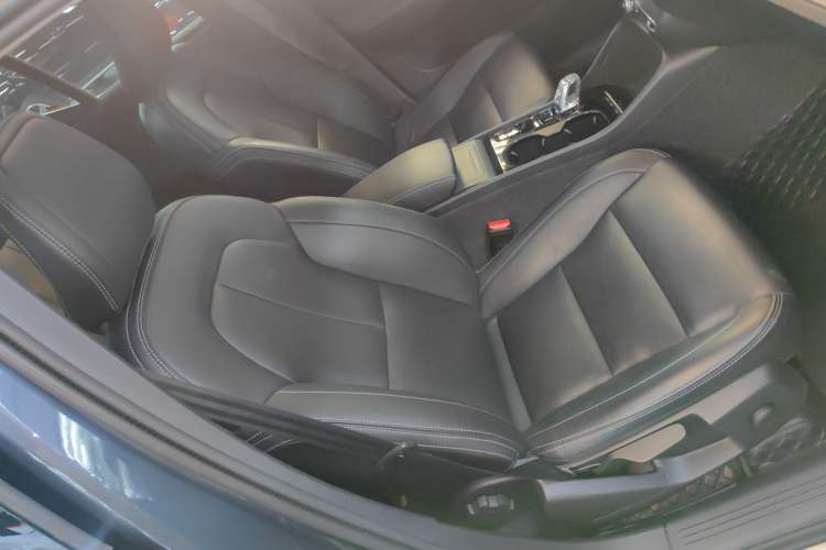 Used Volvo XC40 2021 T4 Four-Wheel Drive Smart Luxury Edition Right Front Seat