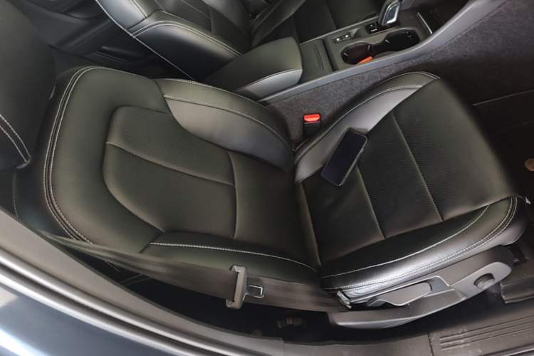 Used Volvo XC40 2021 T4 4x4 SmartDrive Fashion Edition Right Front Seat