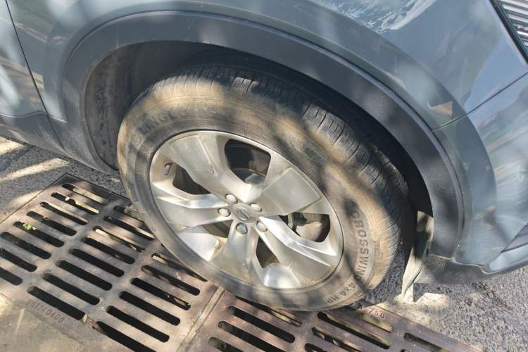 Used Volvo XC40 2021 T4 4x4 SmartDrive Fashion Edition Right Front Wheel Hub