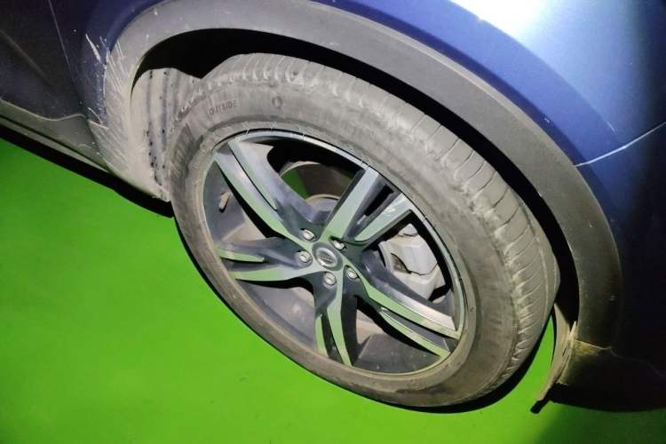 Used Volvo XC40 2021 T4 Four-Wheel Drive Smart & Sporty Edition Right Front Wheel Hub