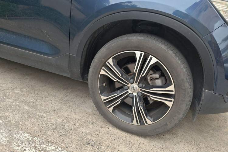 Used Volvo XC40 2021 T4 Four-Wheel Drive Smart Luxury Edition Right Front Wheel Hub
