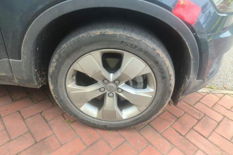 Used Volvo XC40 2021 T4 4x4 SmartDrive Fashion Edition Right Front Wheel Hub