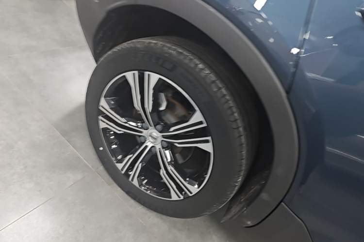 Used Volvo XC40 2021 T4 Four-Wheel Drive Smart Luxury Edition Right Rear Wheel Hub