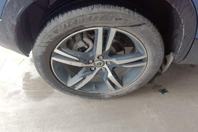 Used Volvo XC40 2021 T4 Four-Wheel Drive Smart & Sporty Edition Right Rear Wheel Hub