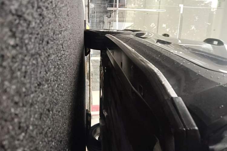 Used Volvo XC40 2021 T4 4x4 SmartDrive Fashion Edition Right Side Sill