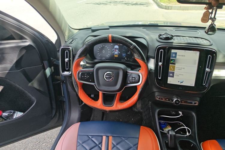 Used Volvo XC40 2021 T4 4x4 SmartDrive Fashion Edition Steering Wheel