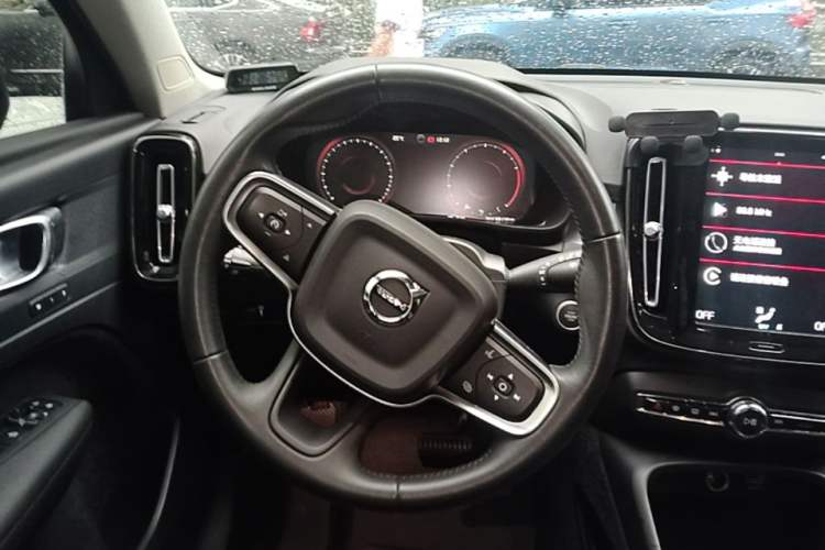 Used Volvo XC40 2021 T4 4x4 SmartDrive Fashion Edition Steering Wheel