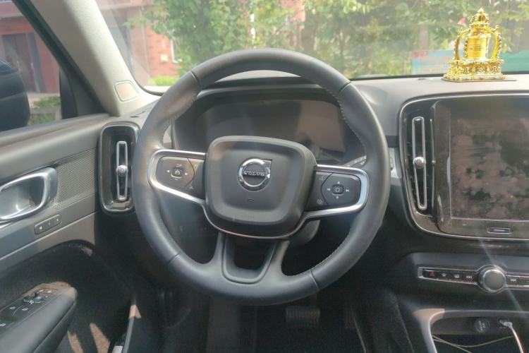 Used Volvo XC40 2021 T4 4x4 SmartDrive Fashion Edition Steering Wheel
