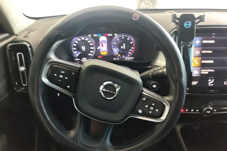 Used Volvo XC40 2021 T4 4x4 SmartDrive Fashion Edition Steering Wheel