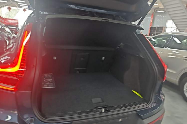 Used Volvo XC40 2021 T4 Four-Wheel Drive Smart Luxury Edition Trunk