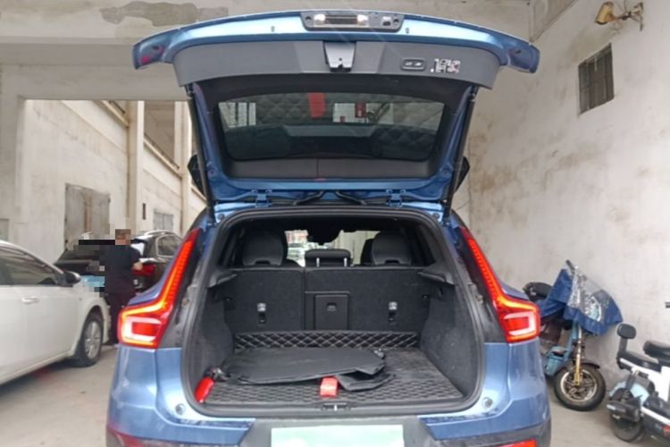 Used Volvo XC40 2021 T4 Four-Wheel Drive Smart & Sporty Edition Trunk