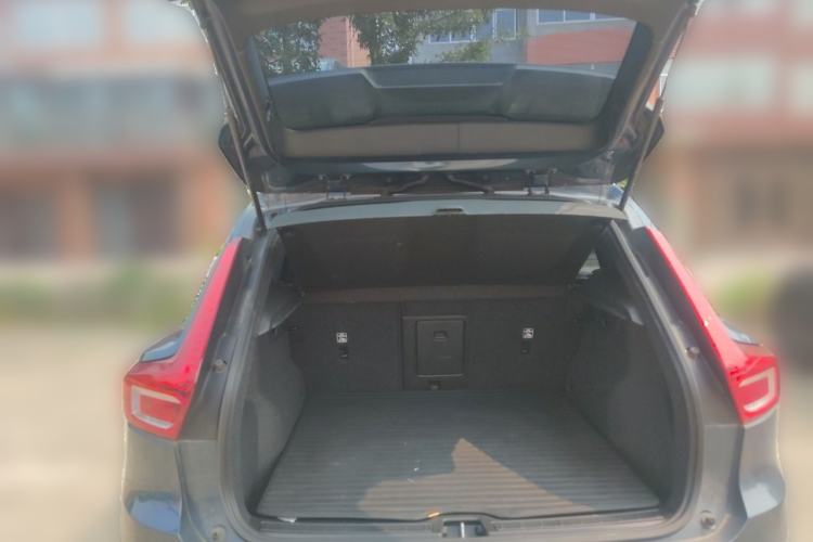 Used Volvo XC40 2021 T4 4x4 SmartDrive Fashion Edition Trunk