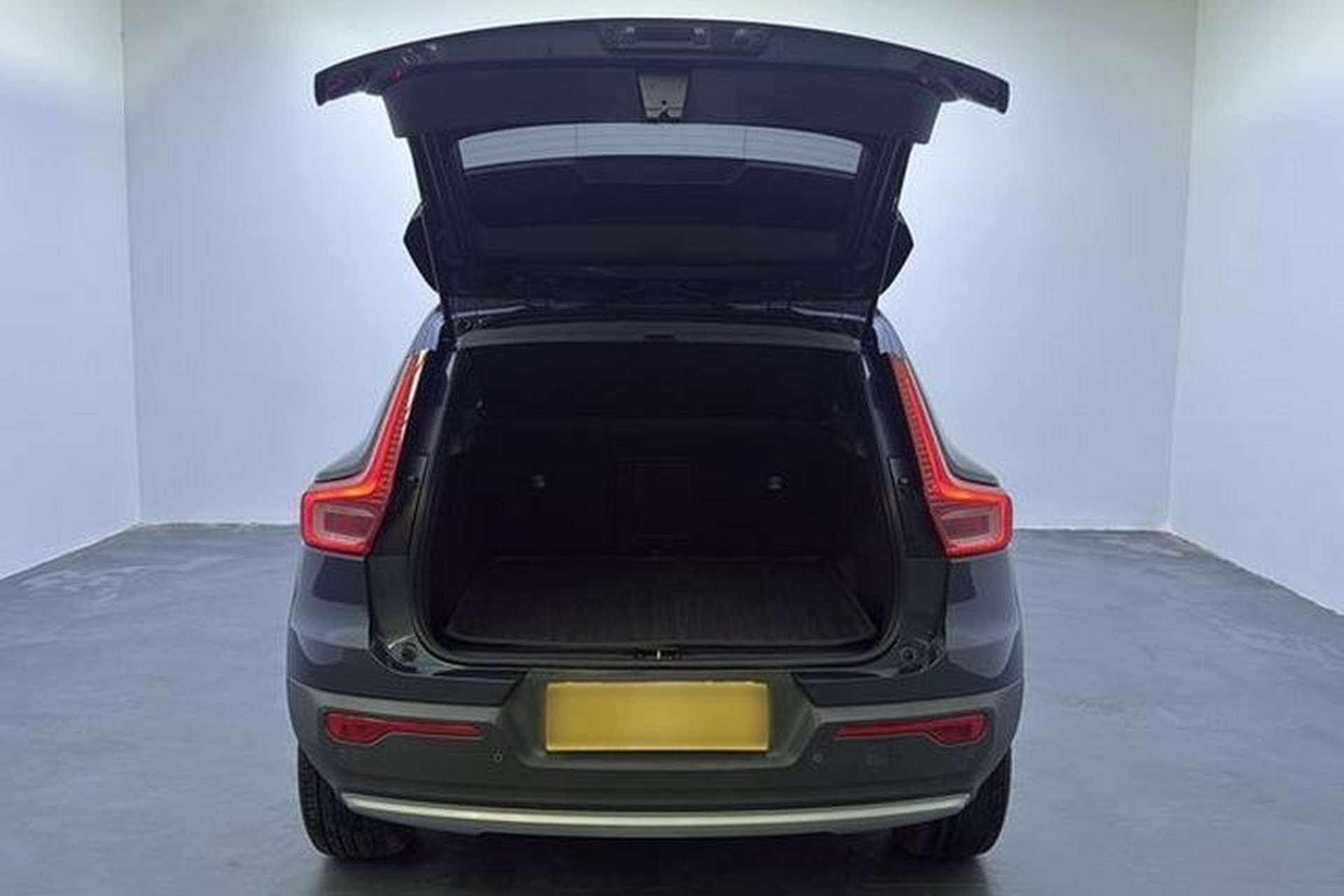 Used Volvo XC40 2021 T4 4x4 SmartDrive Fashion Edition Trunk