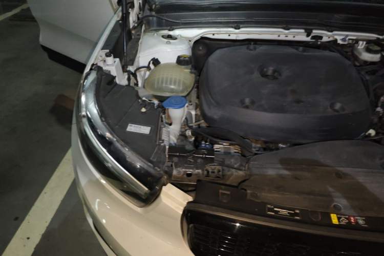 Used Volvo XC40 2021 T4 Four-Wheel Drive Smart & Sporty Edition Engine Bay Right