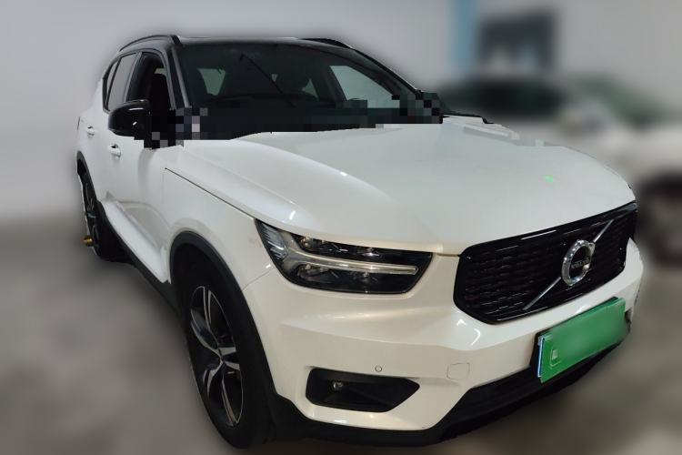 Used Volvo XC40 2021 T4 Four-Wheel Drive Smart & Sporty Edition Front Right 45 Deg