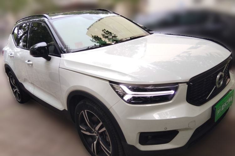 Used Volvo XC40 2021 T4 Four-Wheel Drive Smart & Sporty Edition Front Right 45 Deg