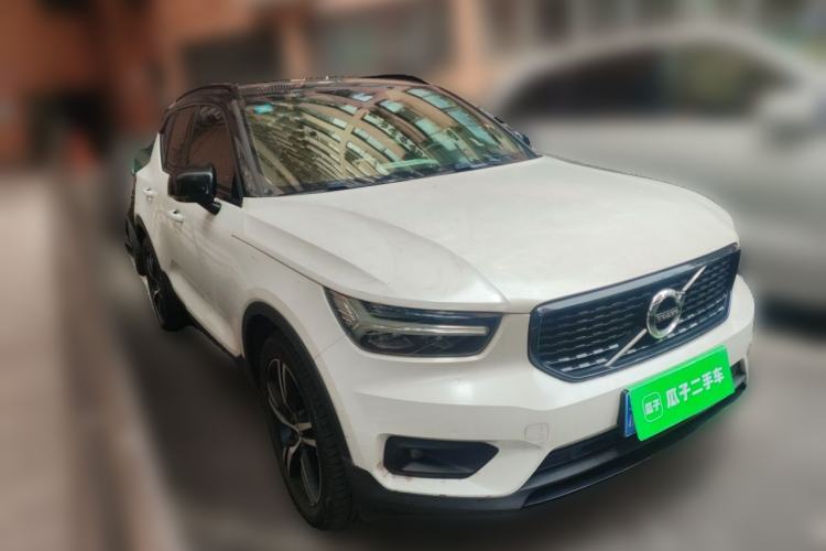 Used Volvo XC40 2021 T4 Four-Wheel Drive Smart & Sporty Edition Front Right 45 Deg