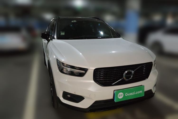 Used Volvo XC40 2021 T4 Four-Wheel Drive Smart & Sporty Edition Front Right 45 Deg