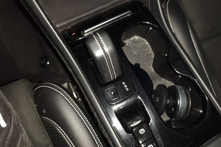 Used Volvo XC40 2021 T4 Four-Wheel Drive Smart & Sporty Edition Gear Lever