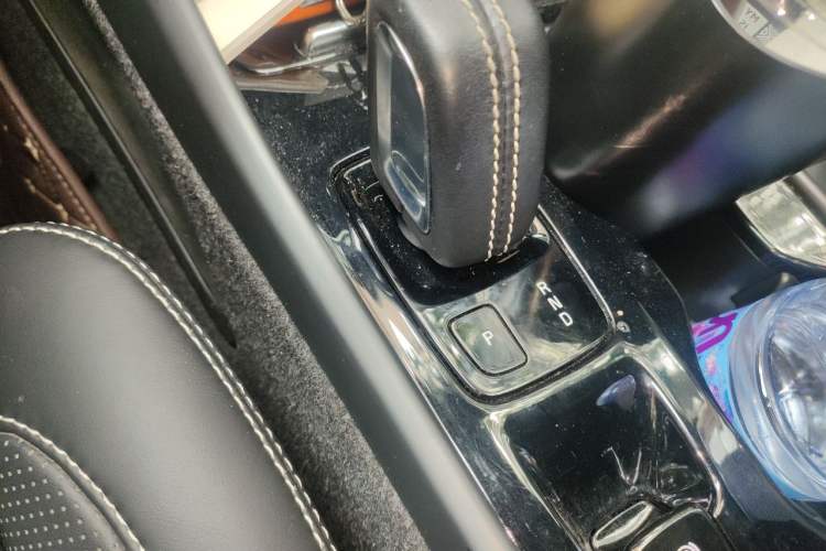 Used Volvo XC40 2021 T4 Four-Wheel Drive Smart & Sporty Edition Gear Lever
