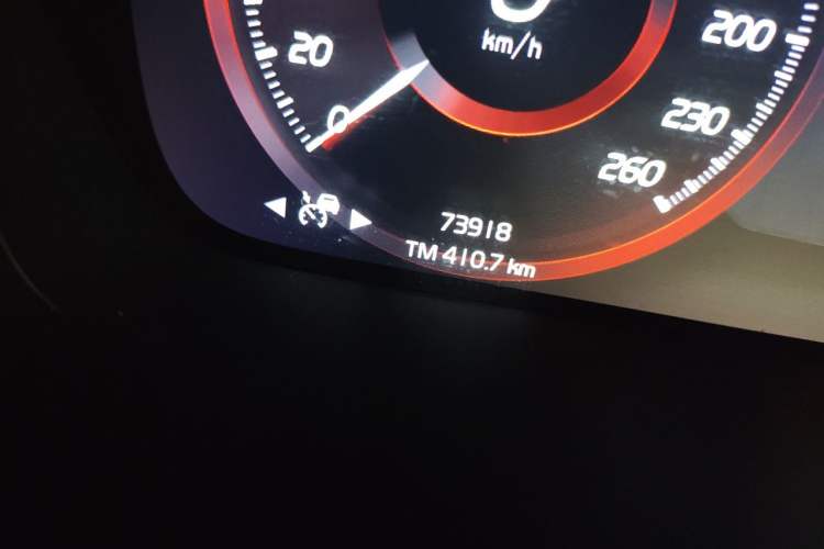 Used Volvo XC40 2021 T4 Four-Wheel Drive Smart & Sporty Edition Odometer Close Up
