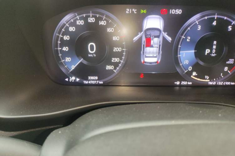 Used Volvo XC40 2021 T4 Four-Wheel Drive Smart & Sporty Edition Odometer Close Up