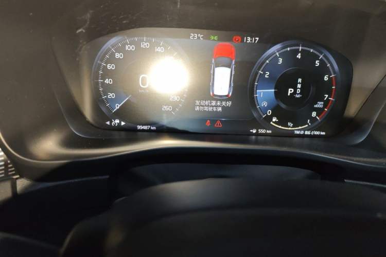 Used Volvo XC40 2021 T4 Four-Wheel Drive Smart & Sporty Edition Odometer Close Up
