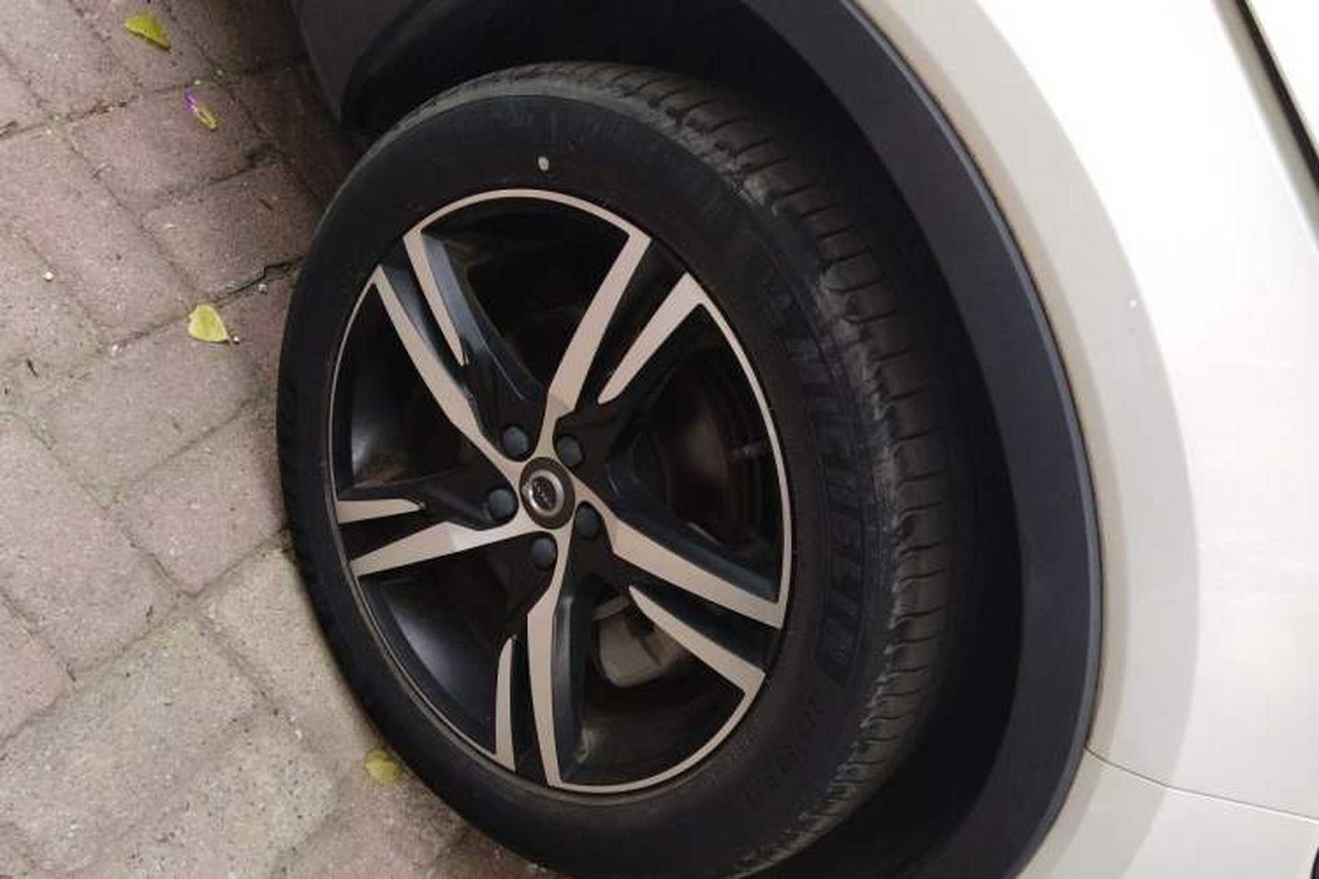 Used Volvo XC40 2021 T4 Four-Wheel Drive Smart & Sporty Edition Right Front Wheel Hub