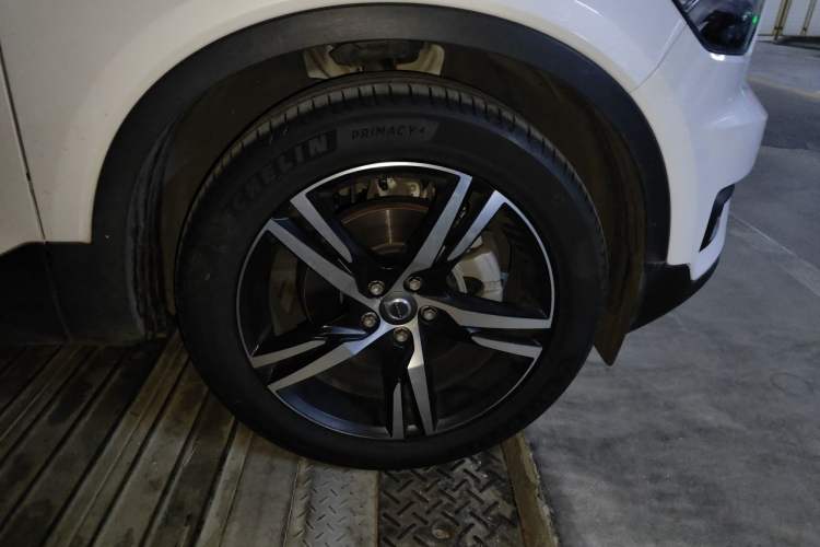 Used Volvo XC40 2021 T4 Four-Wheel Drive Smart & Sporty Edition Right Front Wheel Hub