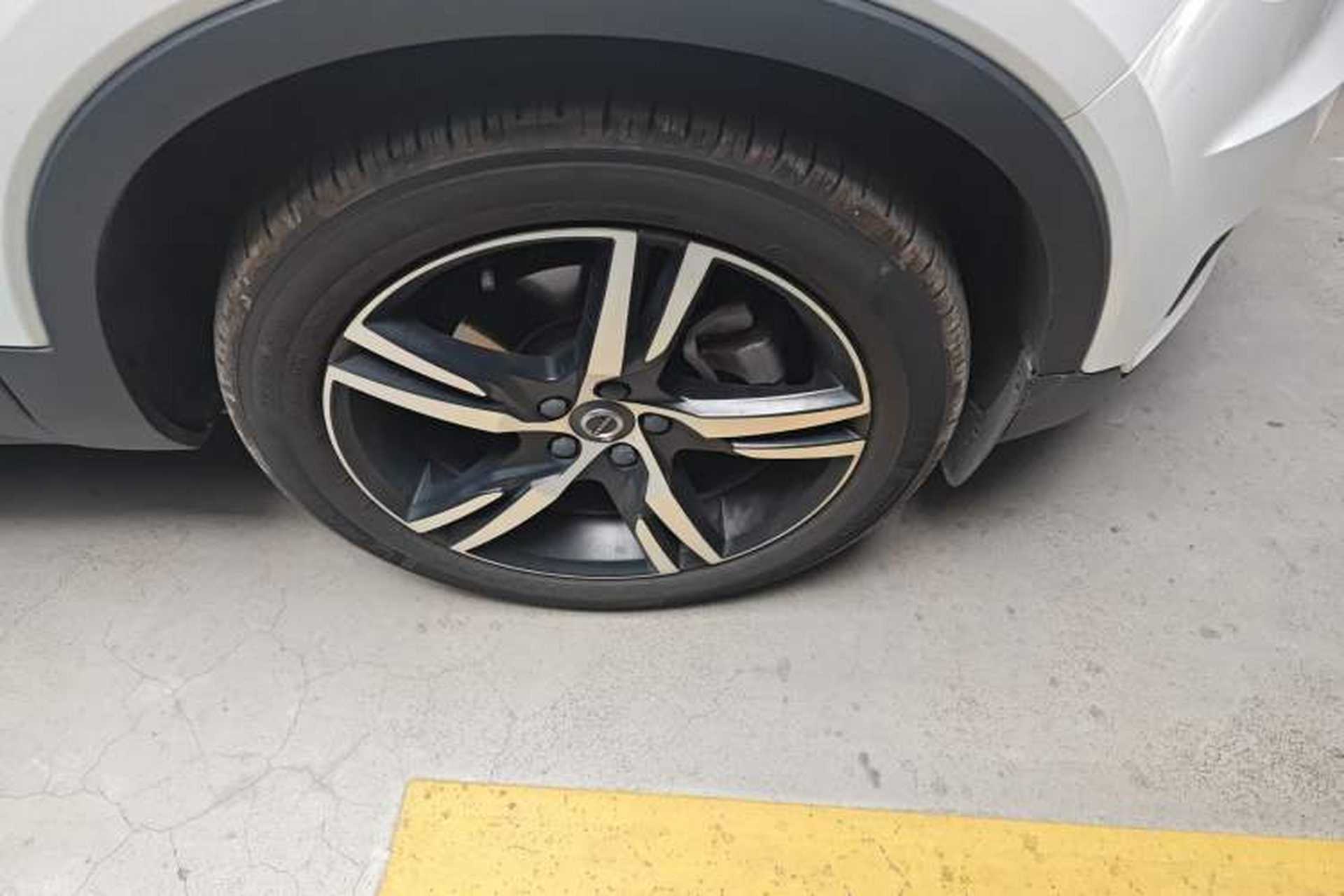 Used Volvo XC40 2021 T4 Four-Wheel Drive Smart & Sporty Edition Right Front Wheel Hub
