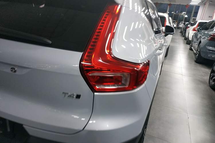Used Volvo XC40 2021 T4 Four-Wheel Drive Smart Luxury Edition Exterior 6