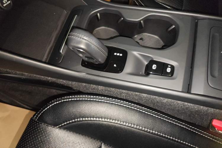 Used Volvo XC40 2021 T3 Smart & Stylish Edition Gear Lever
