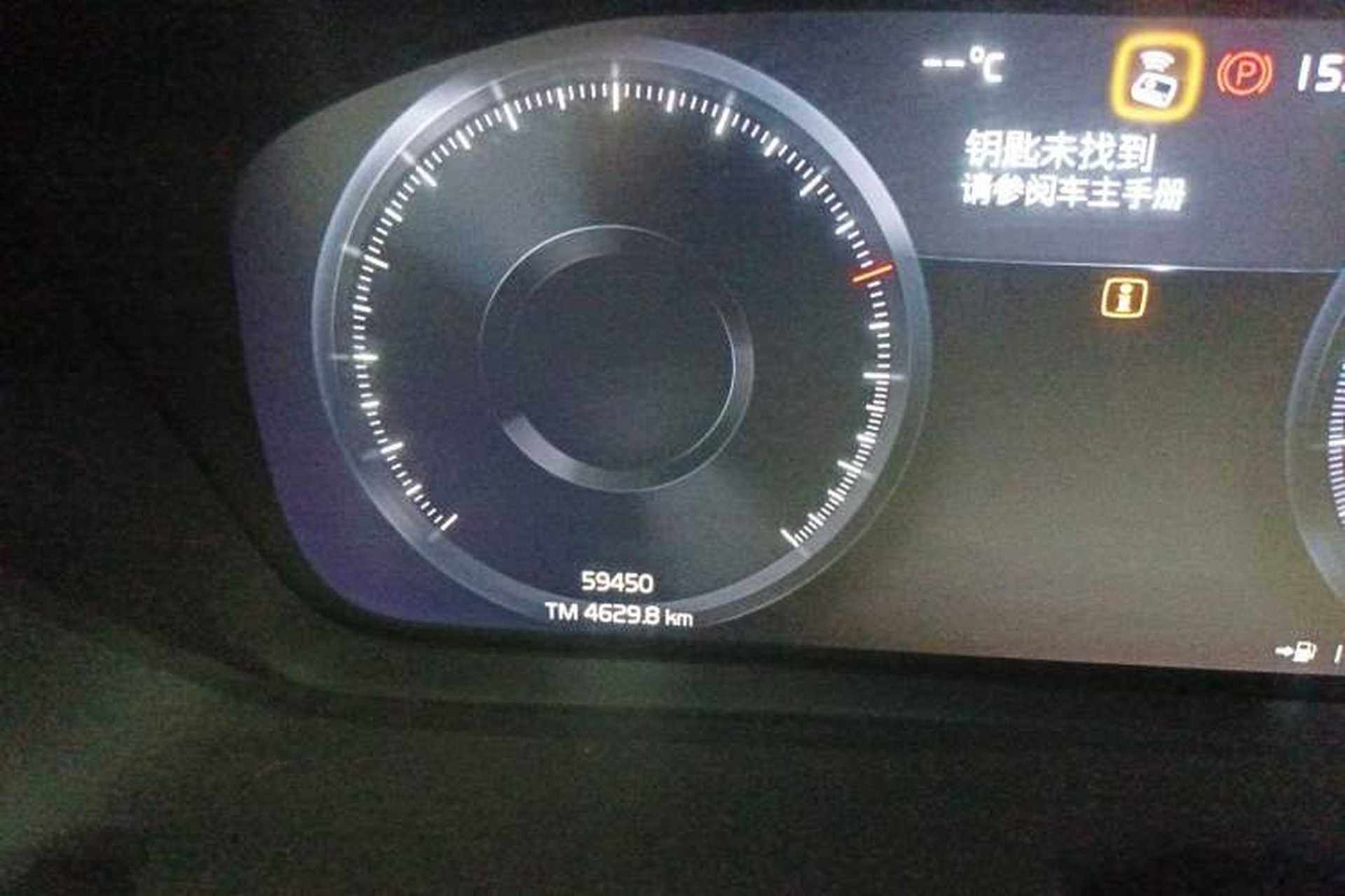 Used Volvo XC40 2021 T4 4x4 SmartDrive Fashion Edition Odometer Close Up