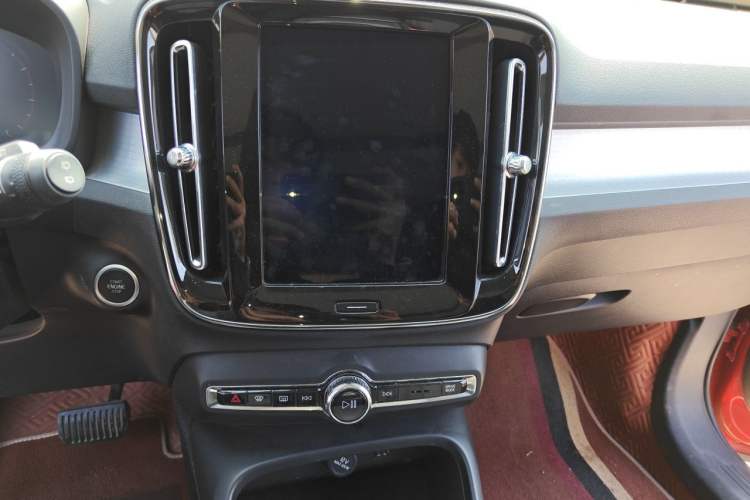 Used Volvo XC40 2021 T3 Smart & Stylish Edition Audio And AC Panel