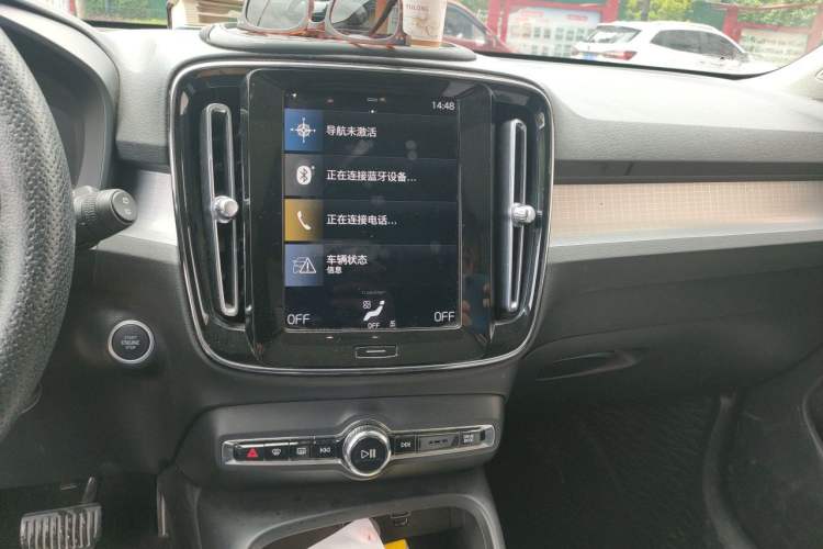 Used Volvo XC40 2021 T4 4x4 SmartDrive Fashion Edition Audio And AC Panel