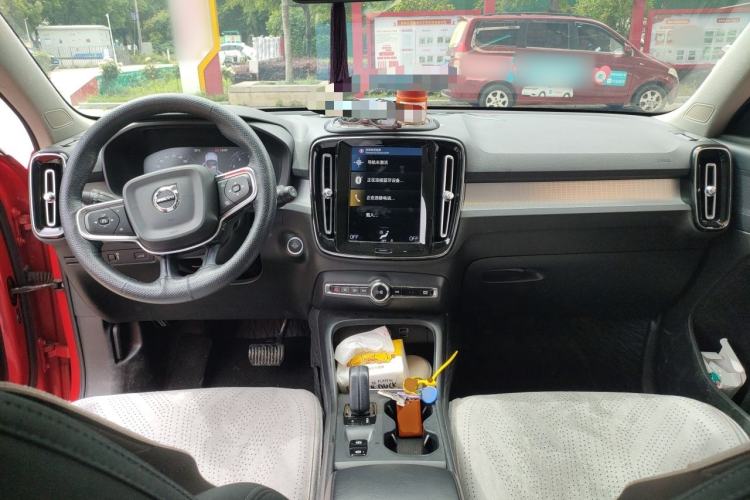 Used Volvo XC40 2021 T4 4x4 SmartDrive Fashion Edition Center Console
