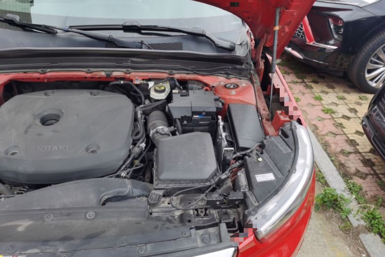 Used Volvo XC40 2021 T4 4x4 SmartDrive Fashion Edition Engine Bay Left