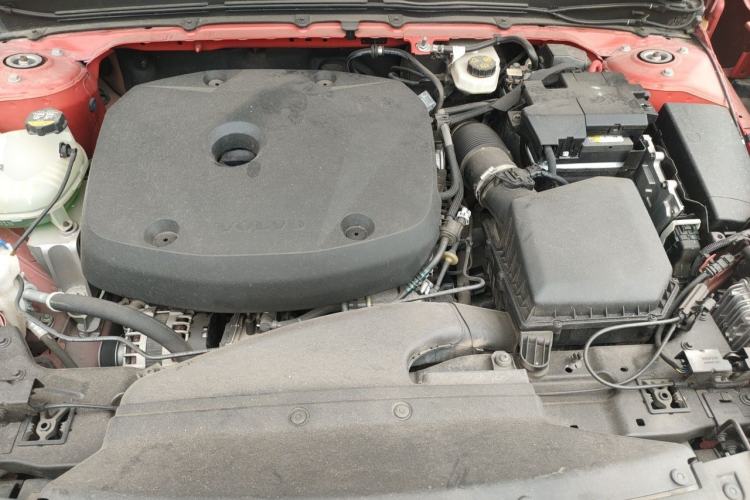 Used Volvo XC40 2021 T4 4x4 SmartDrive Fashion Edition Engine Bay