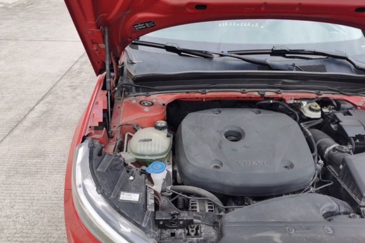 Used Volvo XC40 2021 T4 4x4 SmartDrive Fashion Edition Engine Bay Right