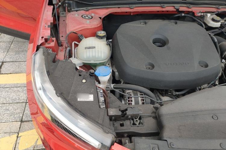 Used Volvo XC40 2021 T4 4x4 SmartDrive Fashion Edition Engine Bay Right