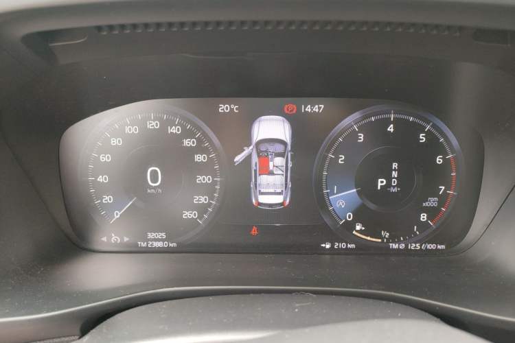 Used Volvo XC40 2021 T4 4x4 SmartDrive Fashion Edition Instrument Cluster