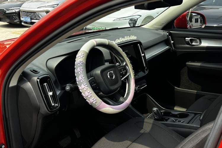 Used Volvo XC40 2021 T4 4x4 SmartDrive Fashion Edition Interior 2